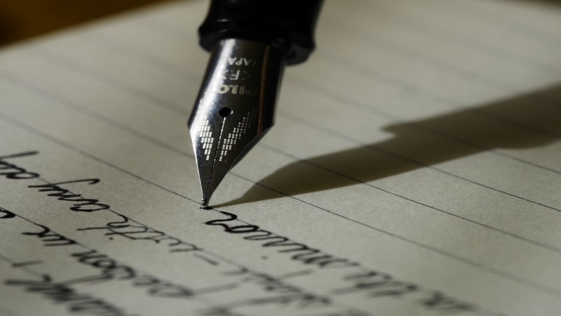 'n Geur, 'n brief, en 'n spieël